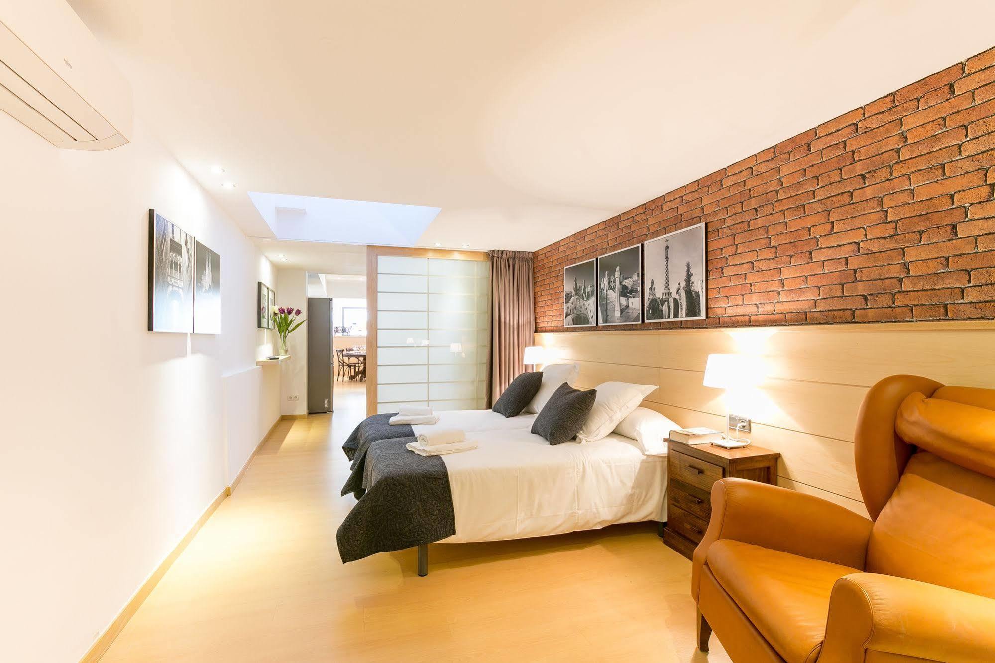 Serennia Cest Apartamentos Arc De Triomf Барселона Экстерьер фото